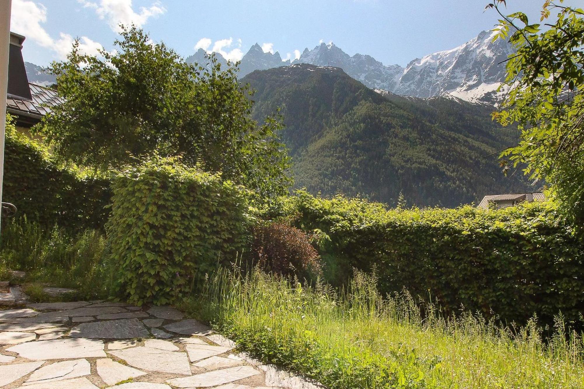 شقة Les Alpins - Centre De Chamonix - Renove Avec Jardin Et Vue Imprenable Sur Le Montblanc المظهر الخارجي الصورة