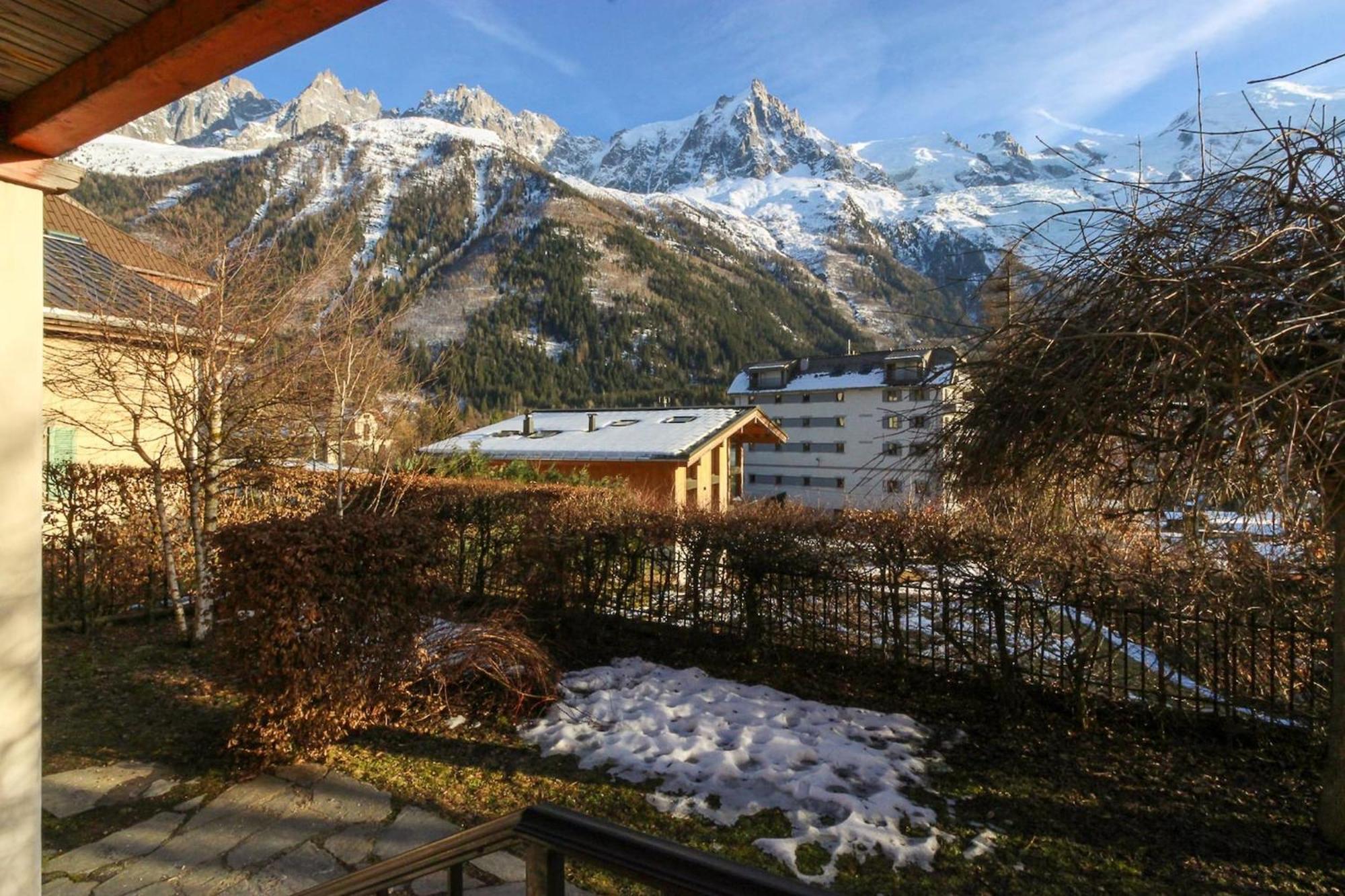 شقة Les Alpins - Centre De Chamonix - Renove Avec Jardin Et Vue Imprenable Sur Le Montblanc المظهر الخارجي الصورة